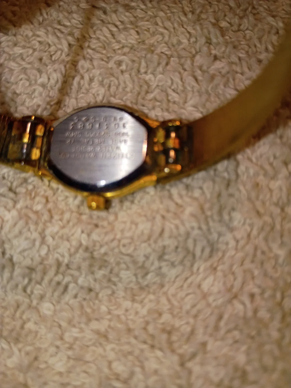 Vintage Citizen Watch in GUC. Need  batteries.